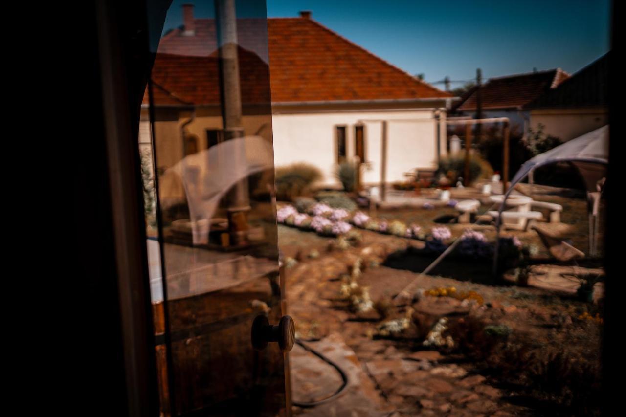Apartamento Madaras ház Tard Exterior foto